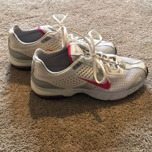 Nike tennis shoes size 9